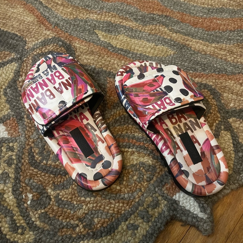 FARM RIO Bananatic Puffy Slide Sandals Size 6